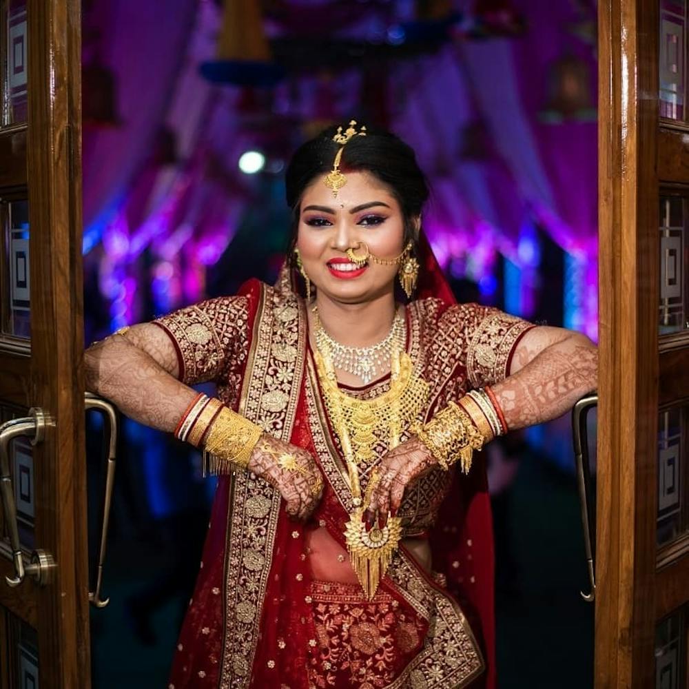 Jolly bride captured in a fun photoshoot pic