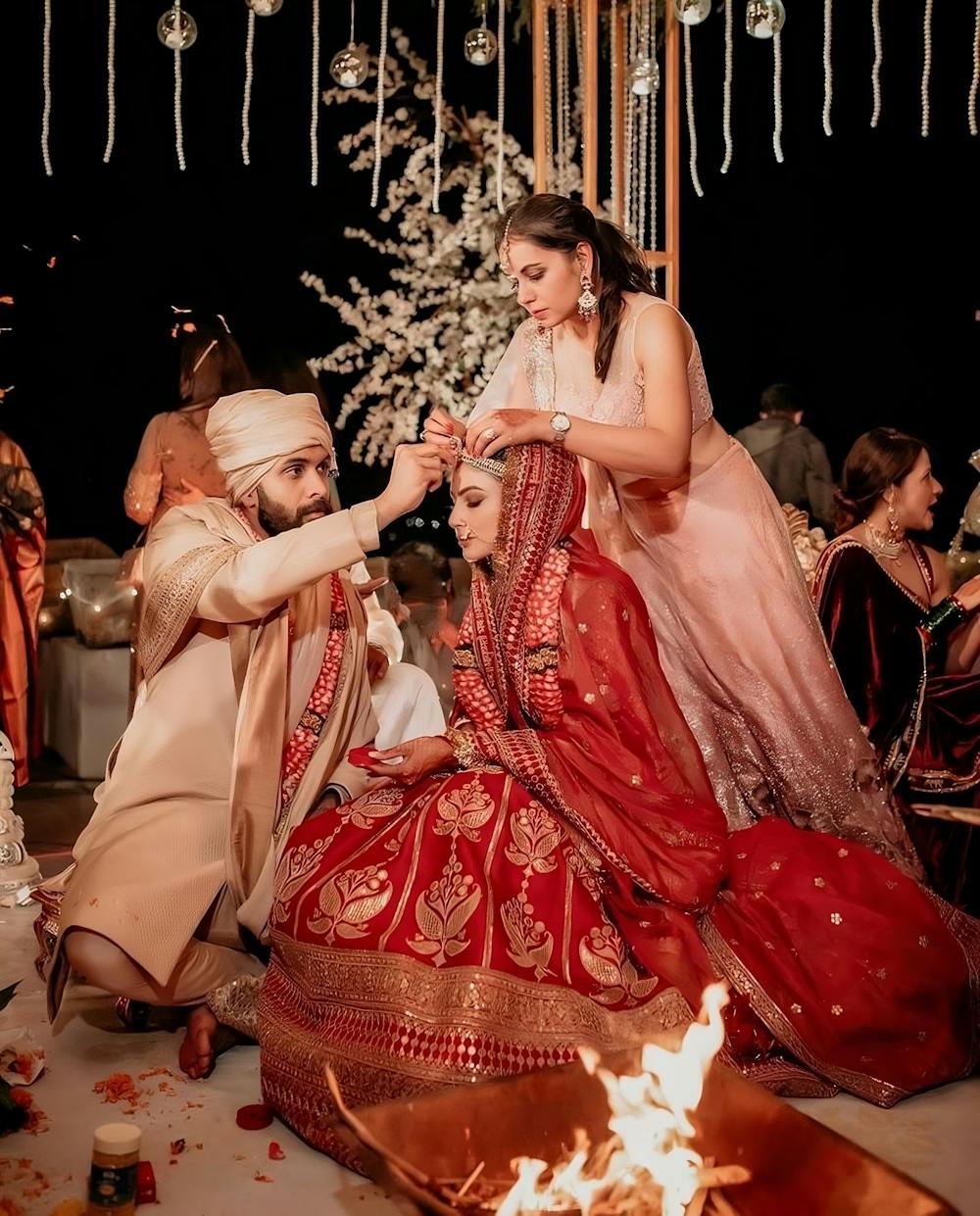 Groom filling Mouni Roy's forehead with Sindoor pic