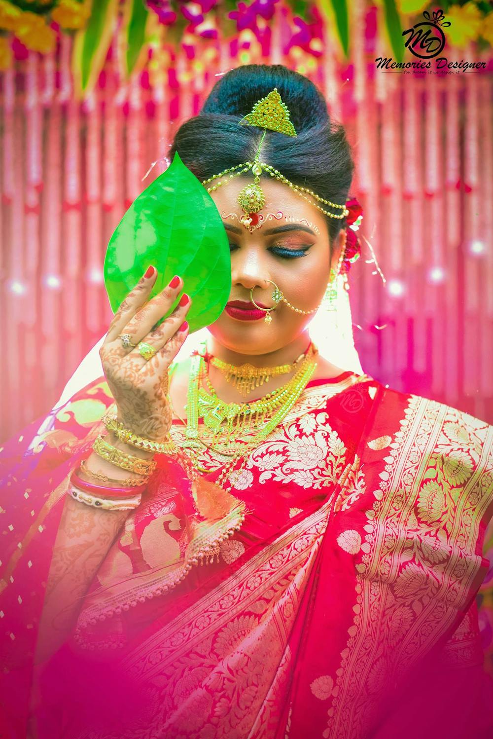 Simple 'Boron pata' photography pose for newlywed brides