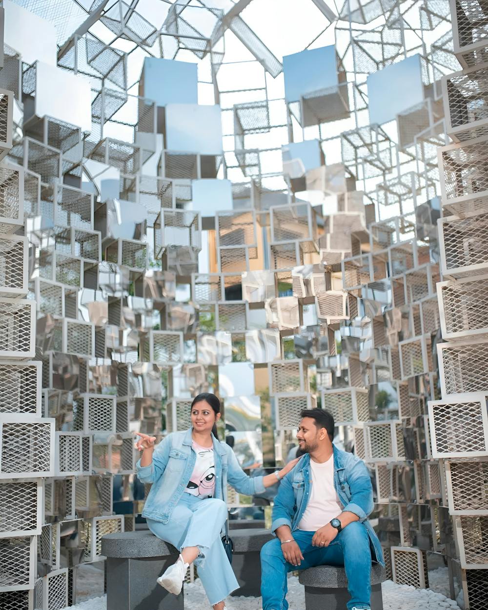 fun wedding props for pre-wedding pic