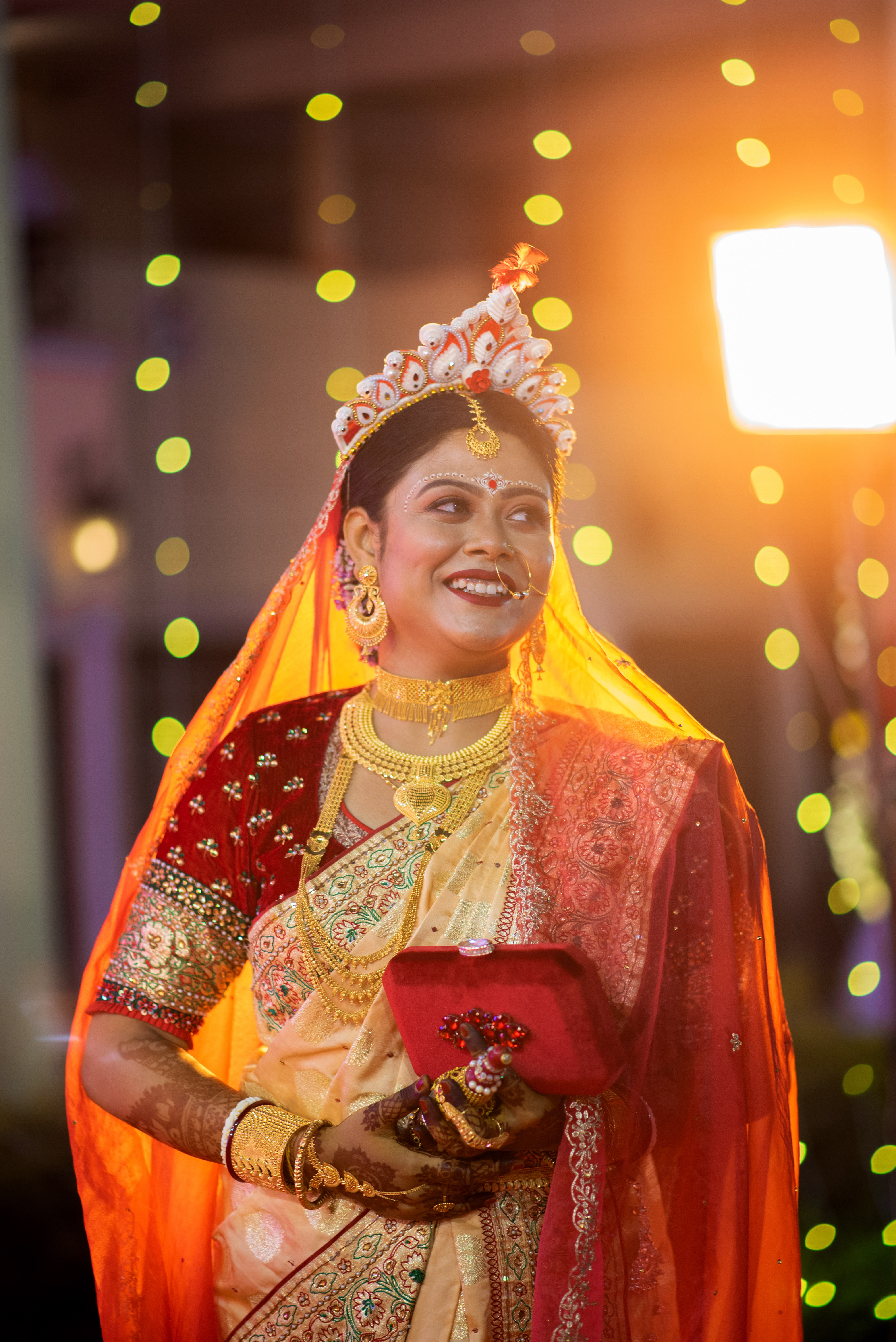 bengali bride with bengali style blouse