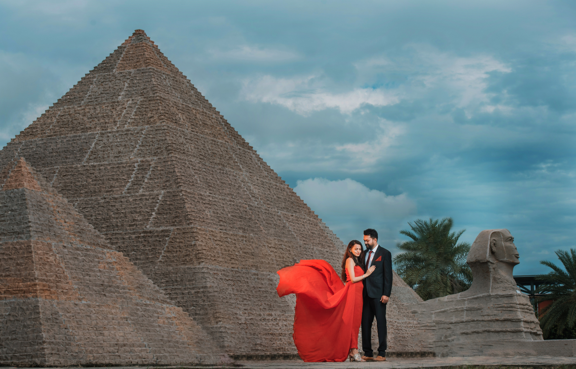 trending pre-wedding couple poses ideas