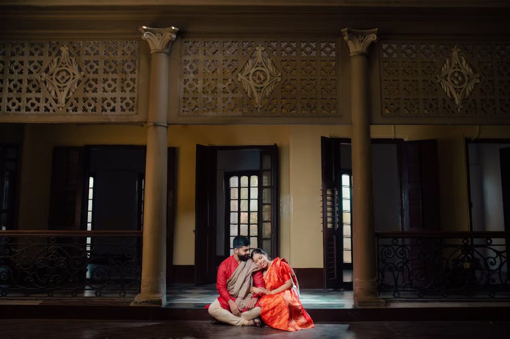 Couple posing for a romantic pre-wedding pic