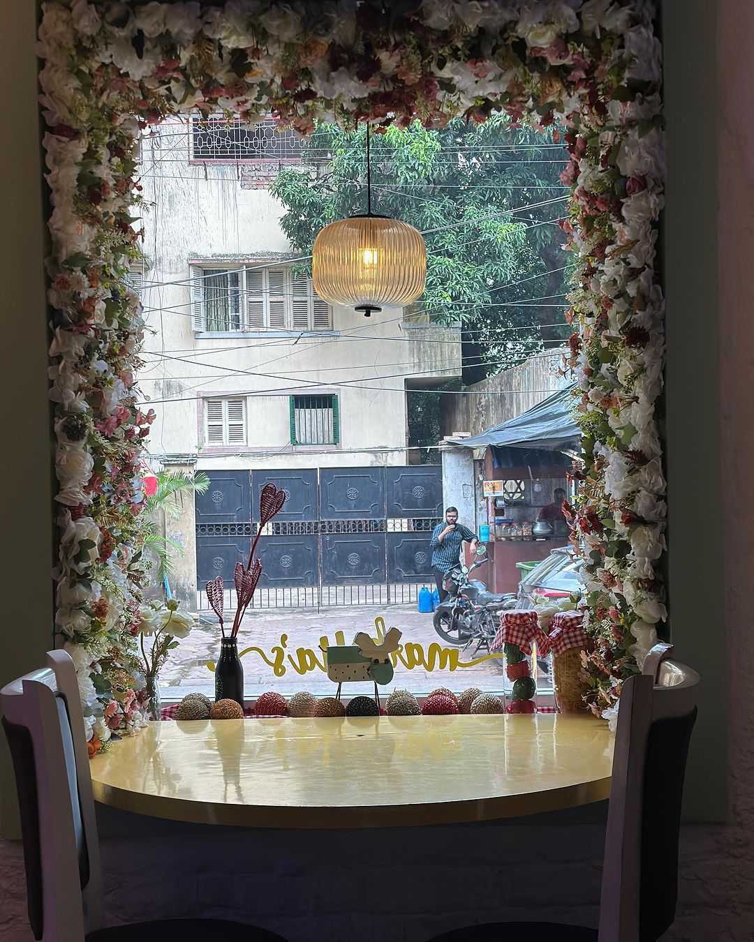 Interior image of Marbella's cafe