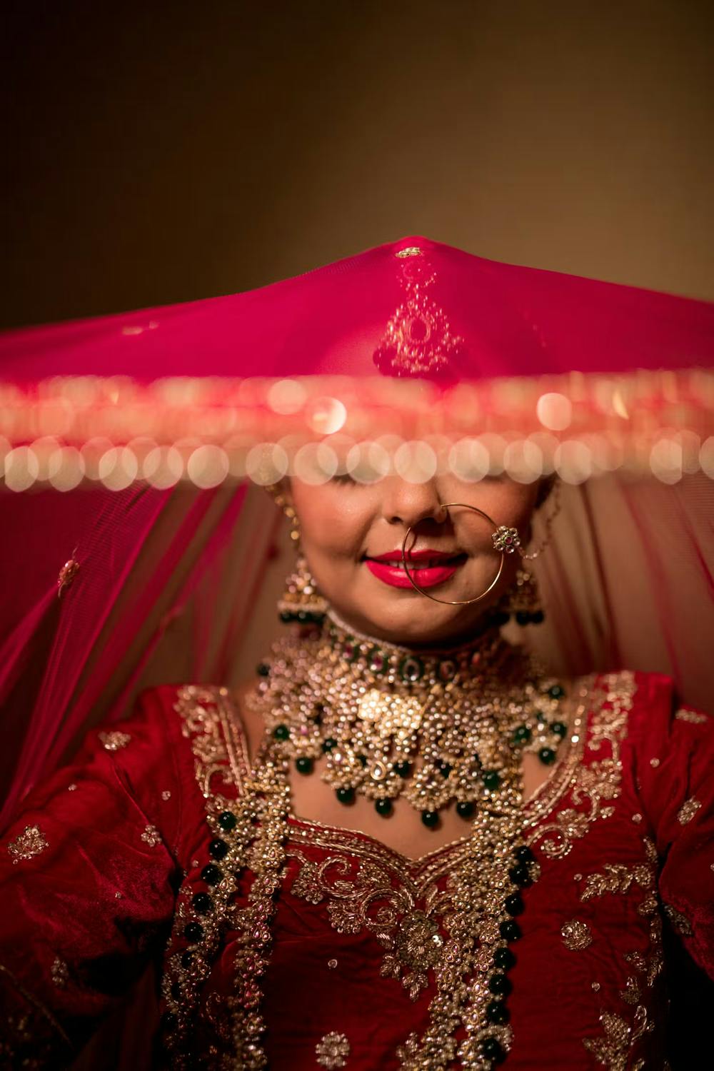 Bride posing while unveiling her wedding veil pic