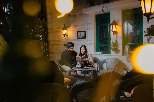 trending pre-wedding couple poses idea