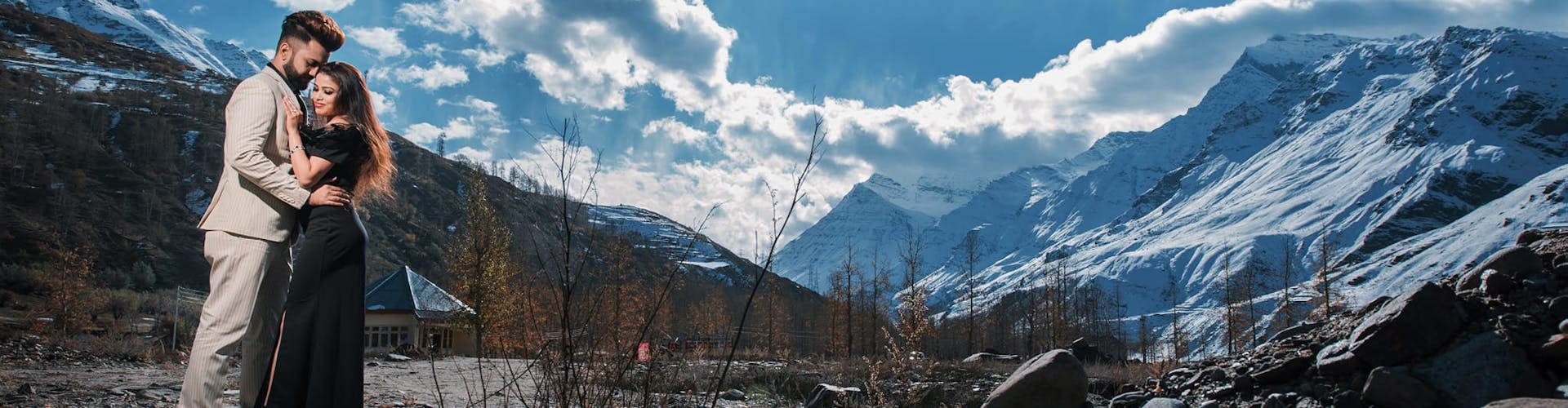 Couple pre wedding pose pic