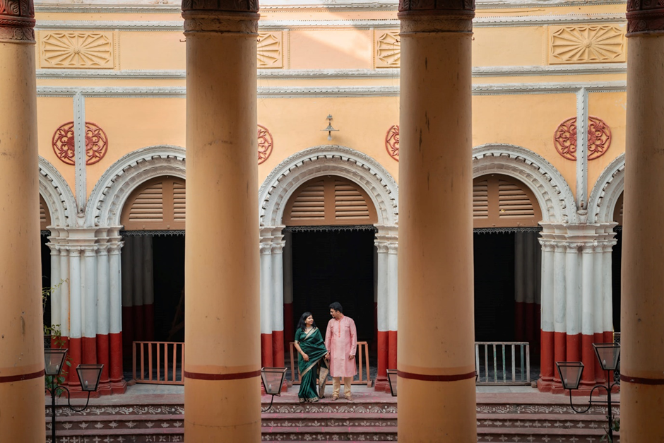 Young Bengali Couple at Serampore Rajbari shot from far away