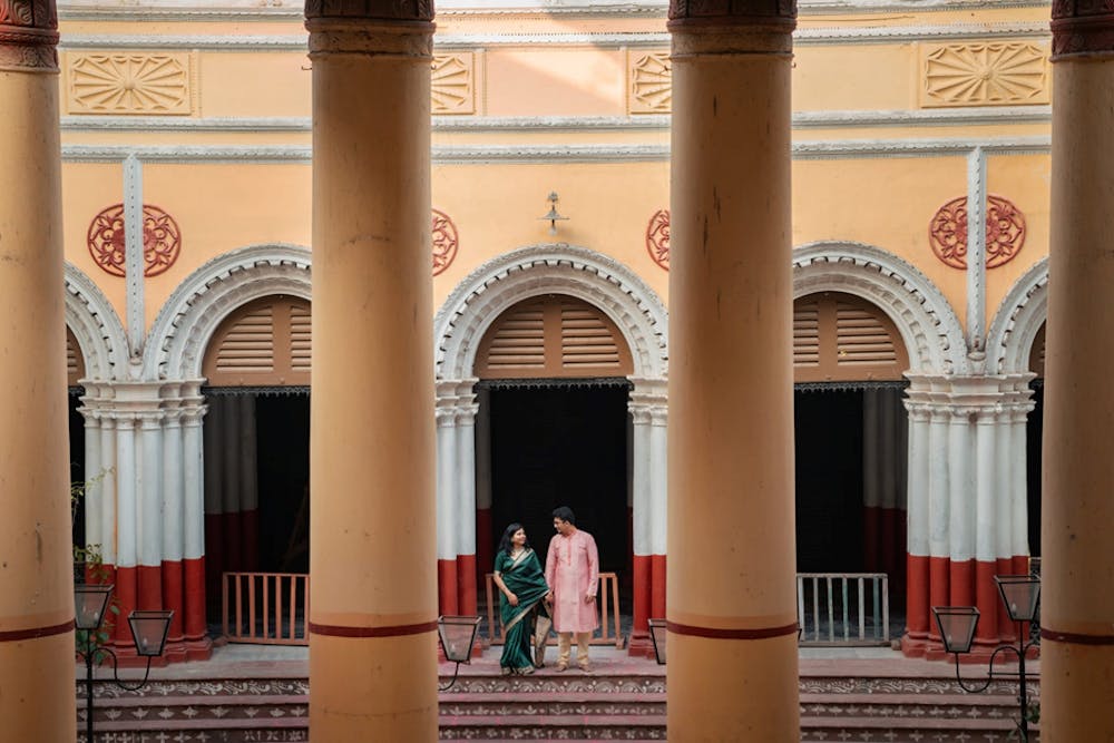 Young Bengali Couple at Serampore Rajbari shot from far away