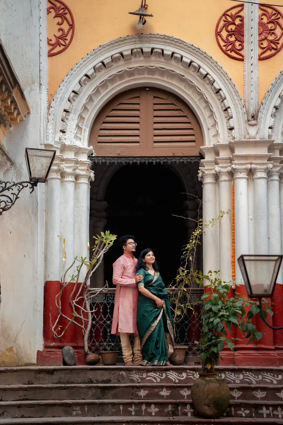 Young Bengali Couple at Serampore Rajbari posing for photo