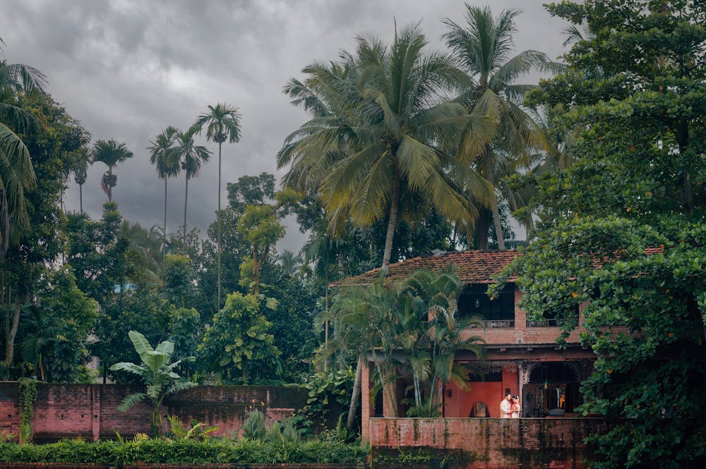Distant view of Bengali couple during pre wedding photoshoot at Bawali Rajbari heritage location | Memories Designer