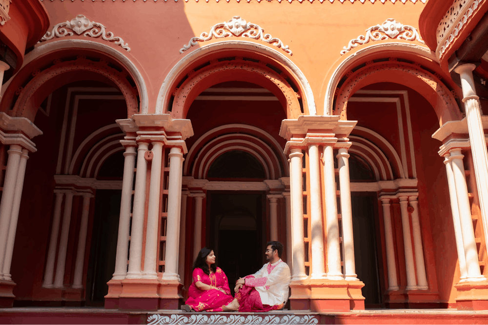 Young bengali couple sitting on stairs at North Kolkata Pre-Wedding Photoshoot | Memories Designer