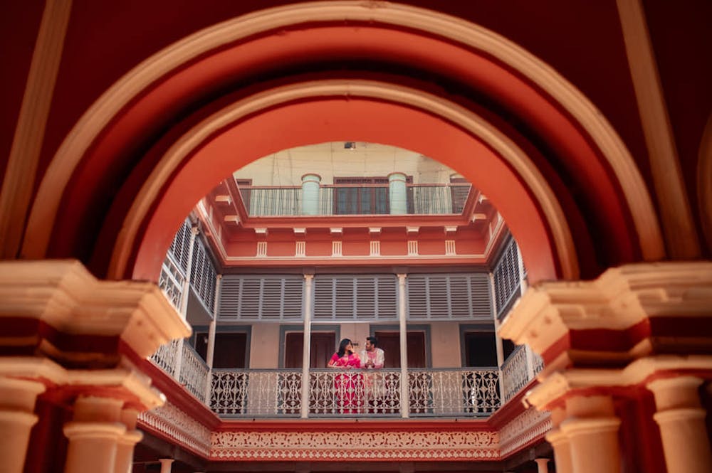 bengali couple spending time near verandah under arch at North Kolkata Pre-Wedding Photoshoot | Memories Designer