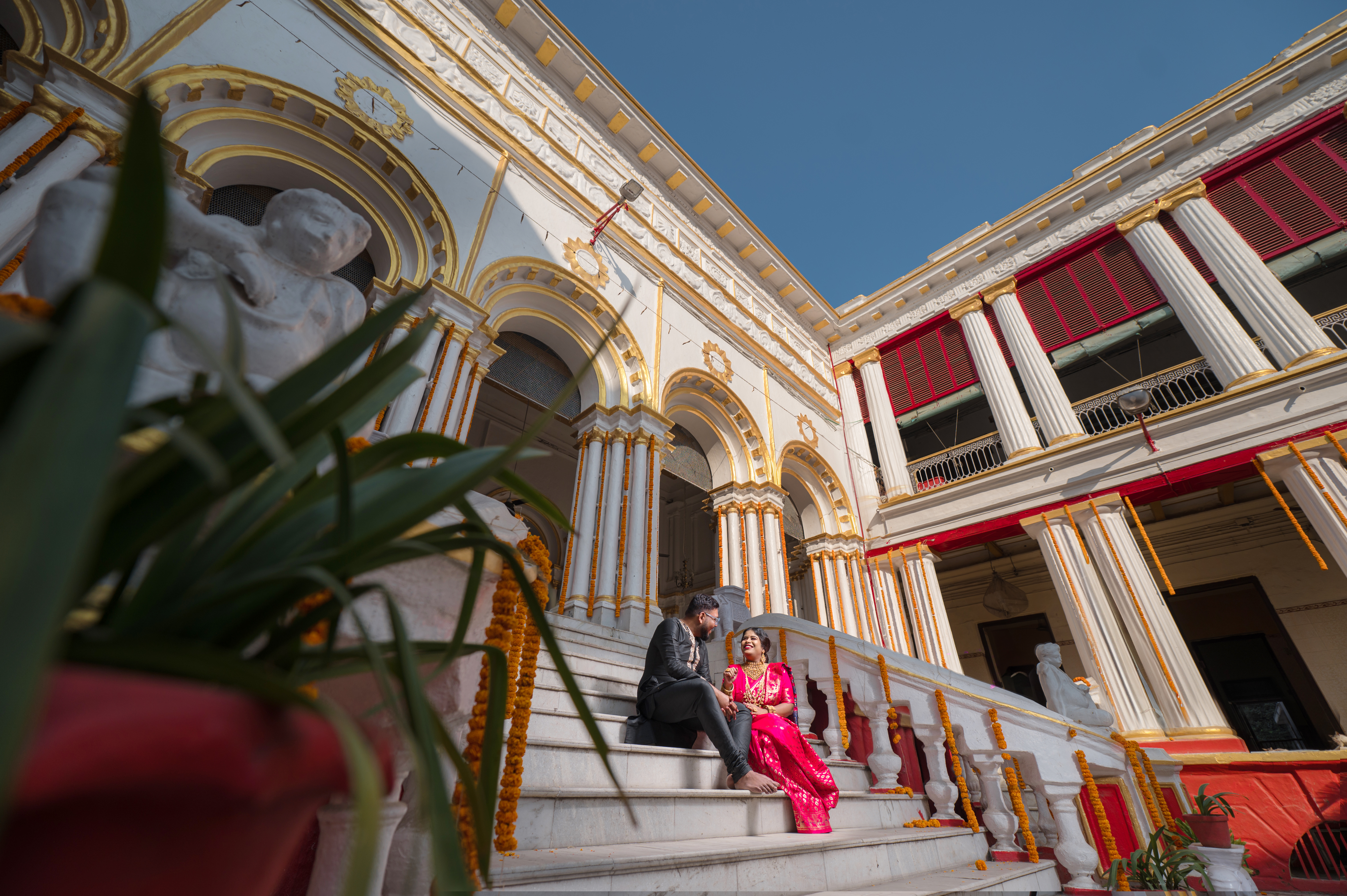Bengali couple on the stairs of Pathuriaghata Rajbari for Pre Wedding Photoshoot | Memories Designer