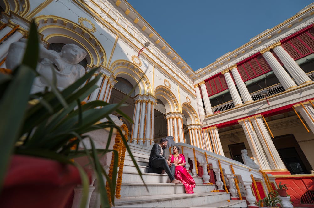 Bengali couple on the stairs of Pathuriaghata Rajbari for Pre Wedding Photoshoot | Memories Designer
