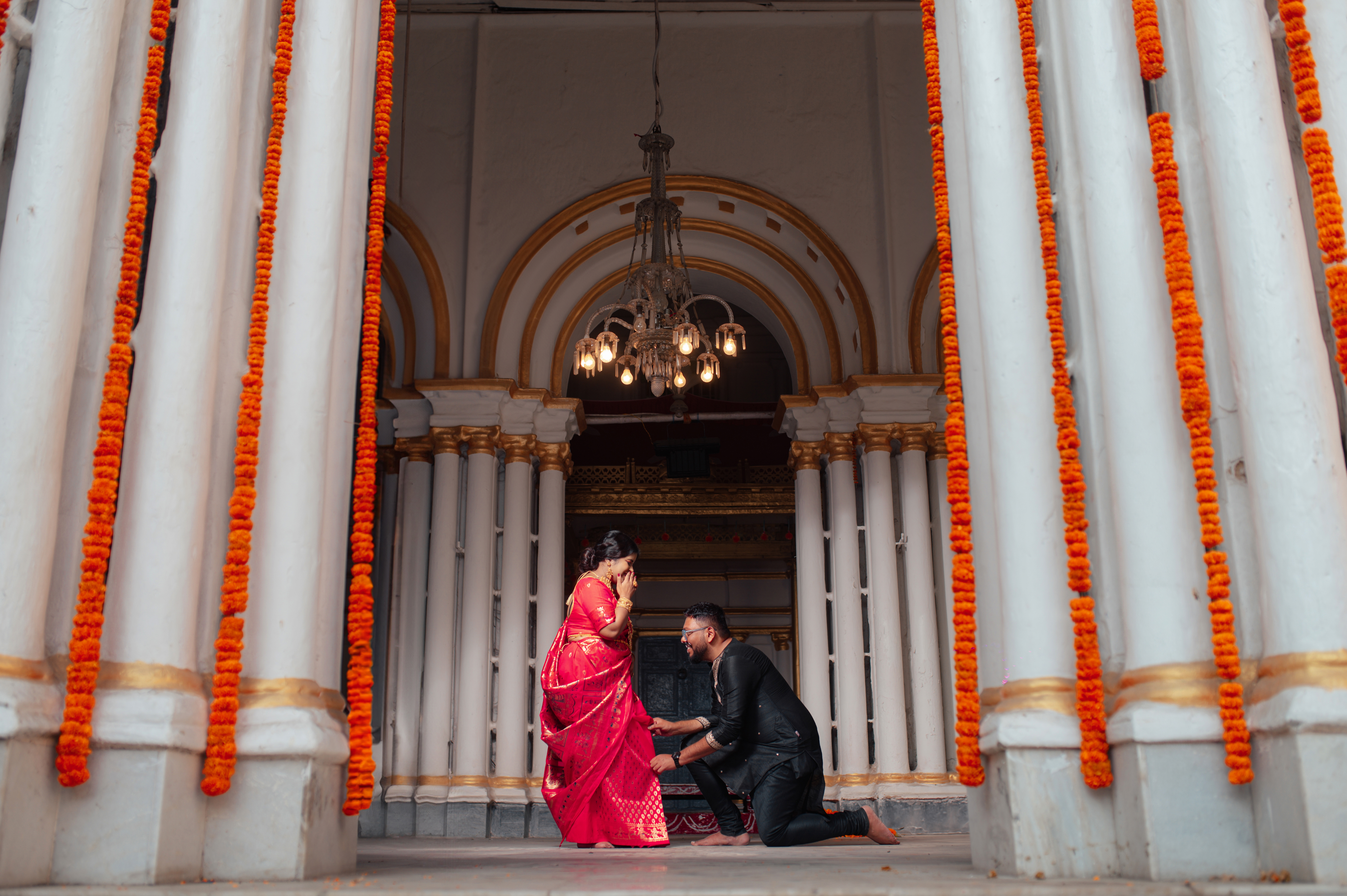 Fiance fixing saree of his partner in Pathuriaghata Rajbari for Pre Wedding Photoshoot | Memories Designer
