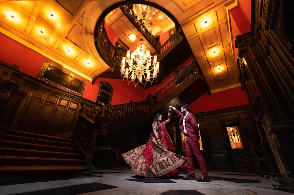 Photography of traditional Bengali wedding of couples dancing | Memories Designer