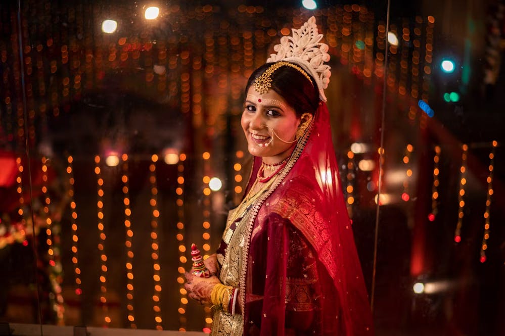 Portrait of Bengali Bride | Themed wedding photography | Memories Designer