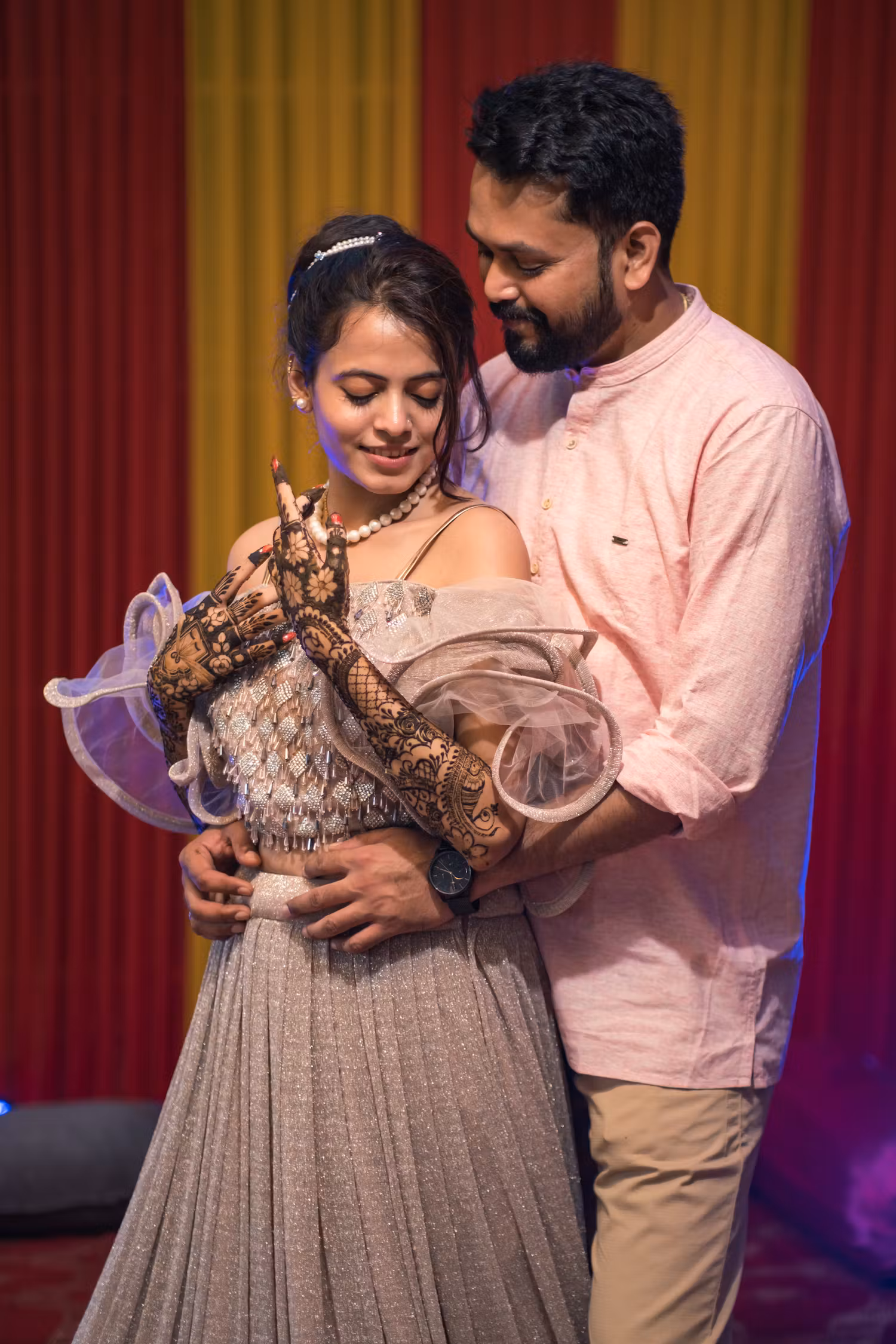 Best wedding photo ideas for couple after Mehendi