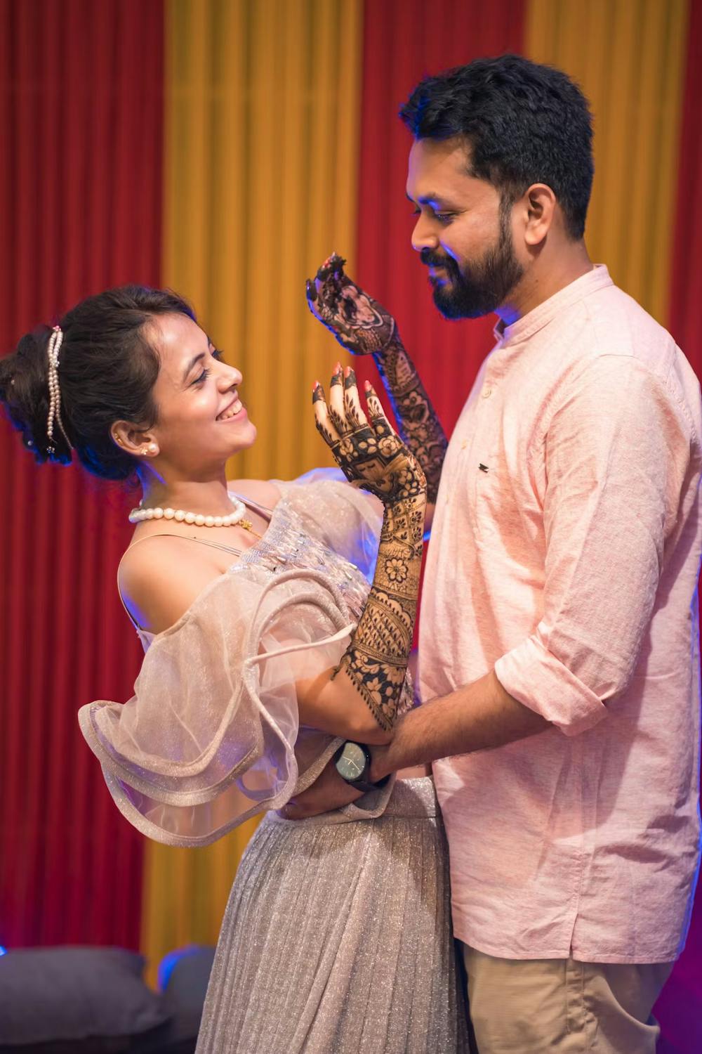 Best wedding photo ideas for Indian couples mehendi