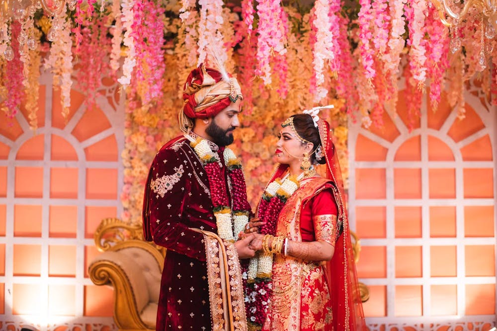 Best wedding photo ideas where couple stare at each other