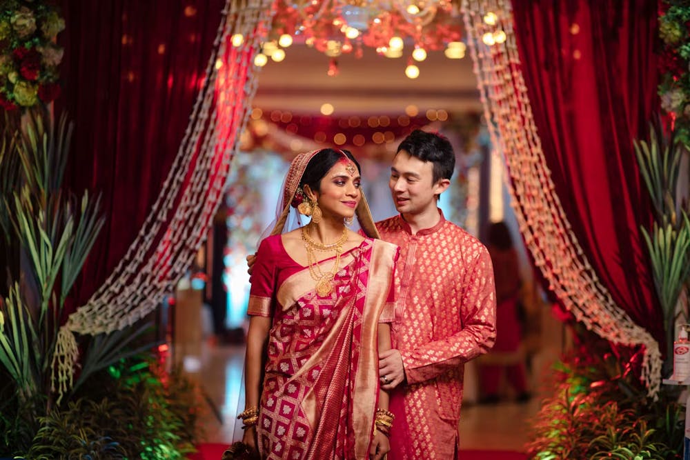 Best wedding photo ideas for Indian couples with eyes locked in