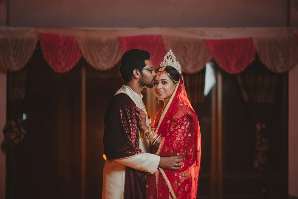 Best wedding photo ideas for couples where groom kisses bride's forehead