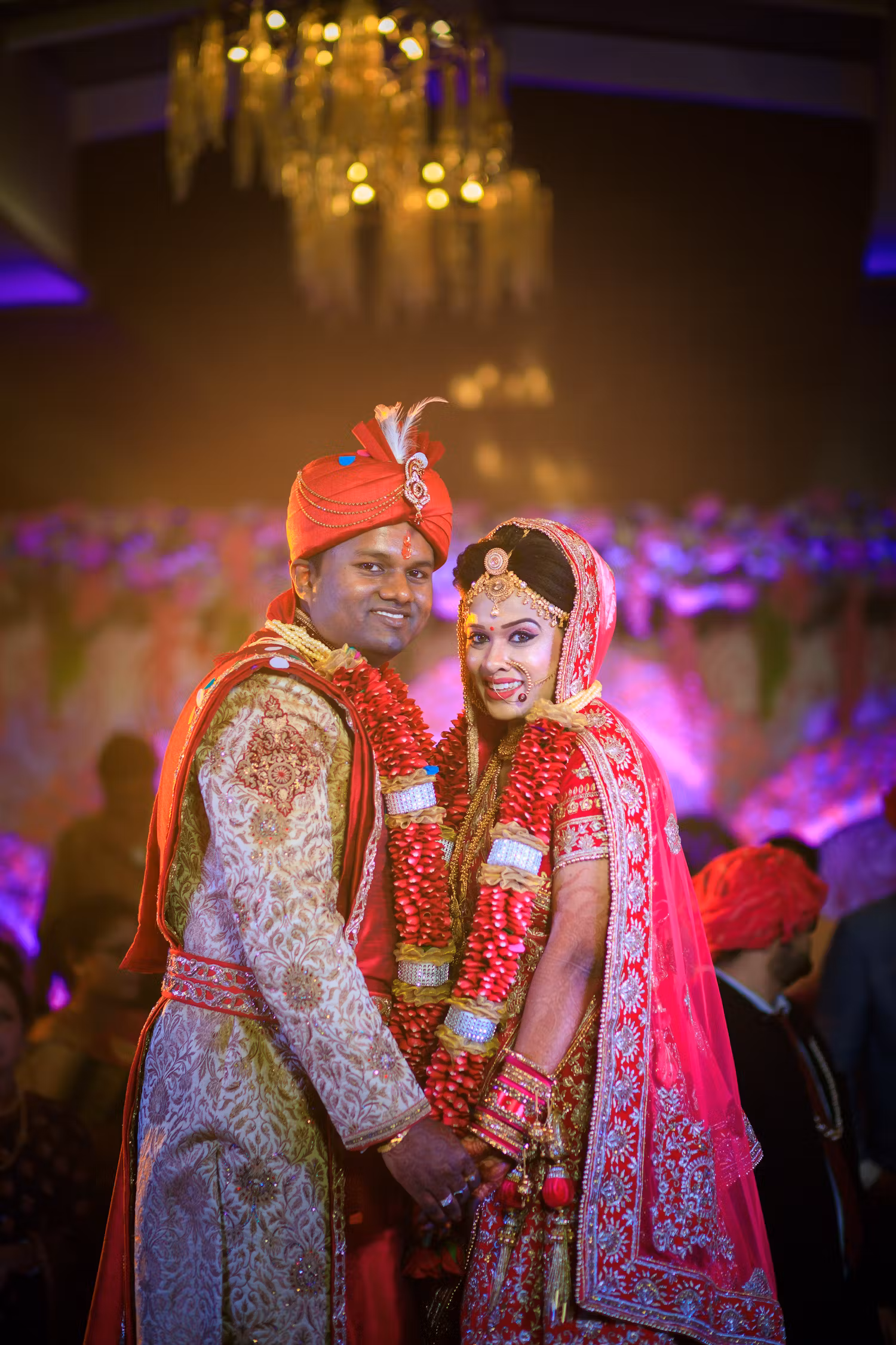 Best wedding photo ideas for couples holding their hands