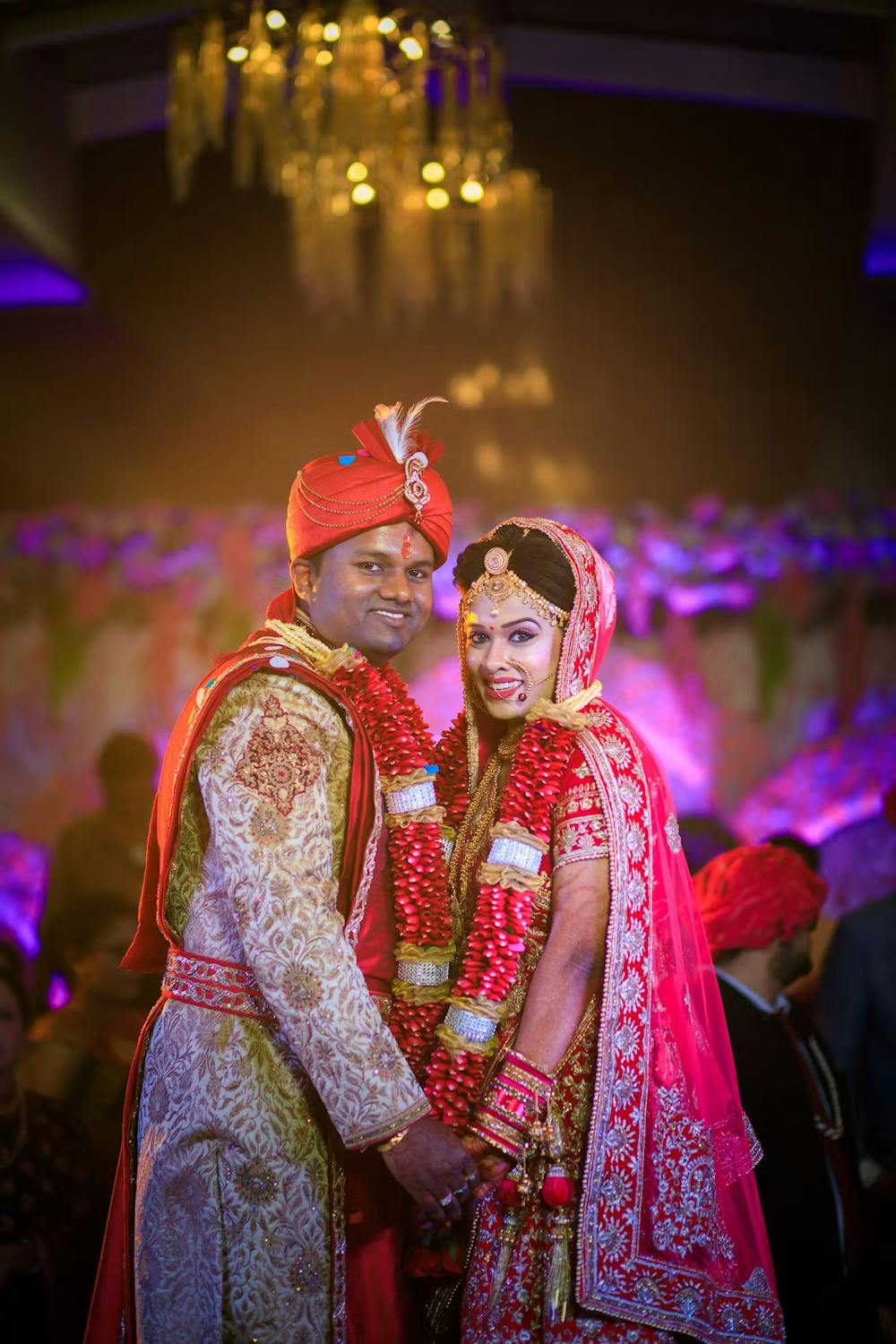 Best wedding photo ideas for couples holding their hands