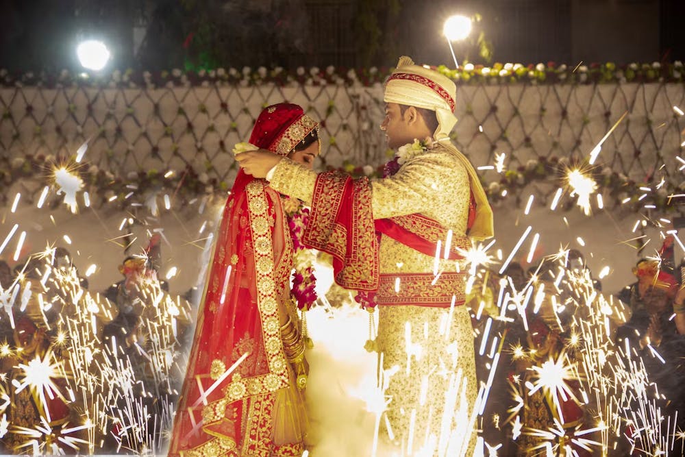 Best wedding photo ideas of Bengali couple near fireworks