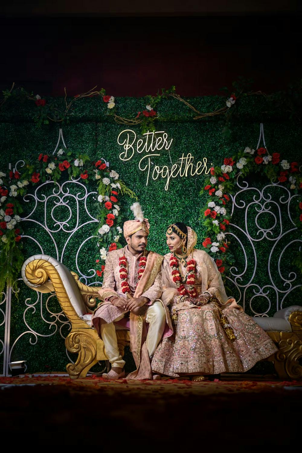 Best wedding photo ideas for Indian couple doing chit-chat