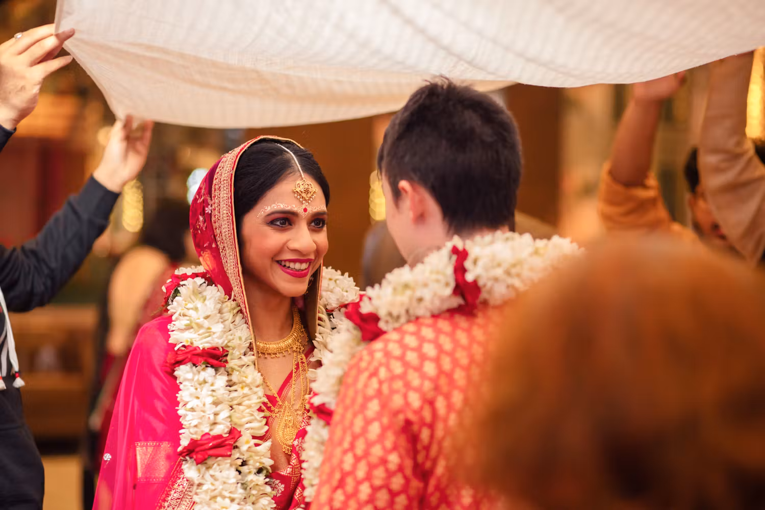 Best wedding photo ideas of candid shots of Indian couples