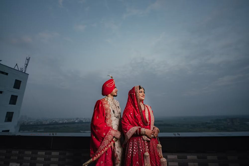 Best wedding photo ideas of Indian couple looking away
