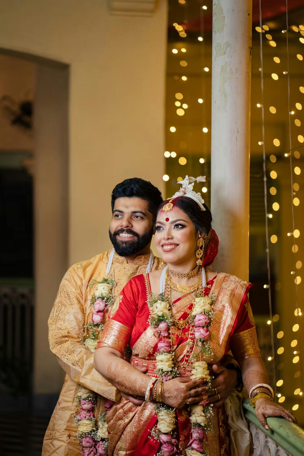 Best wedding photo ideas of Bengali couple staring away