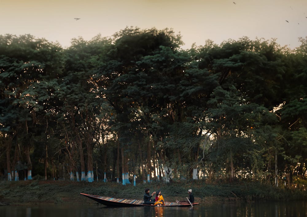 The Ideal North Kolkata Pre Wedding Shoot Location for Romantic Boat Rides