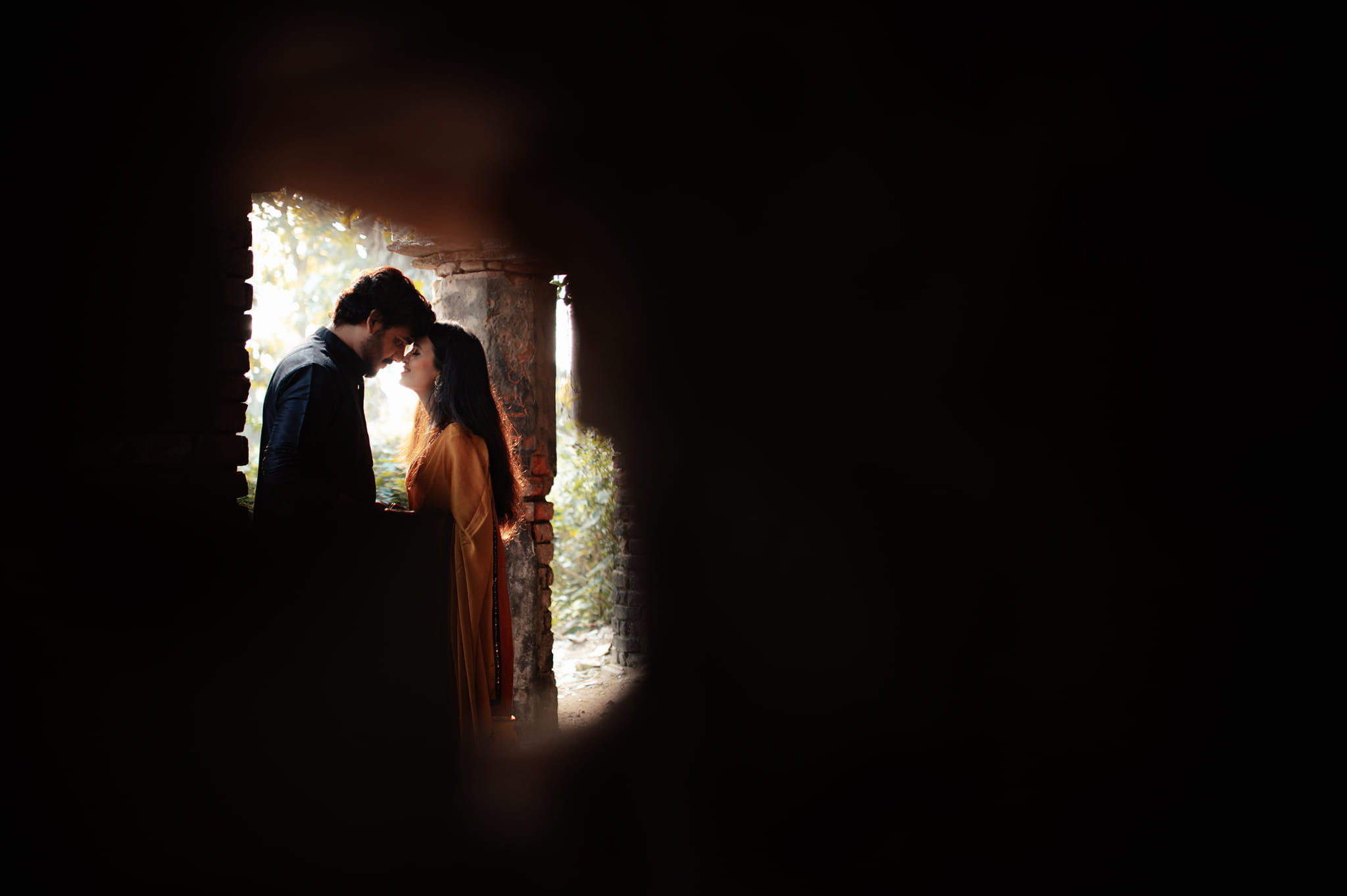 Love in Silhouettes: Candid Moments of Bengali Couple at Pre Wedding Shoot in North Kolkata