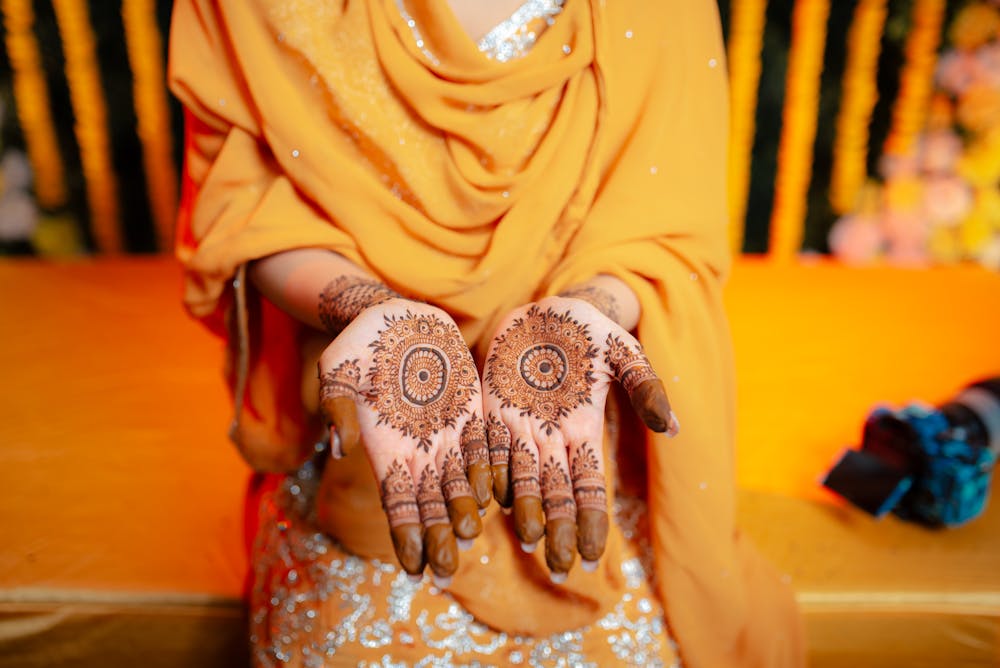 Bridal Mehendi Pose | Memories Designer