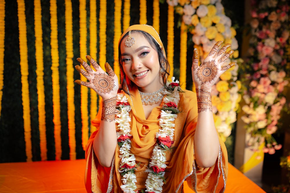 Muslim bride showing her Mehndi pic