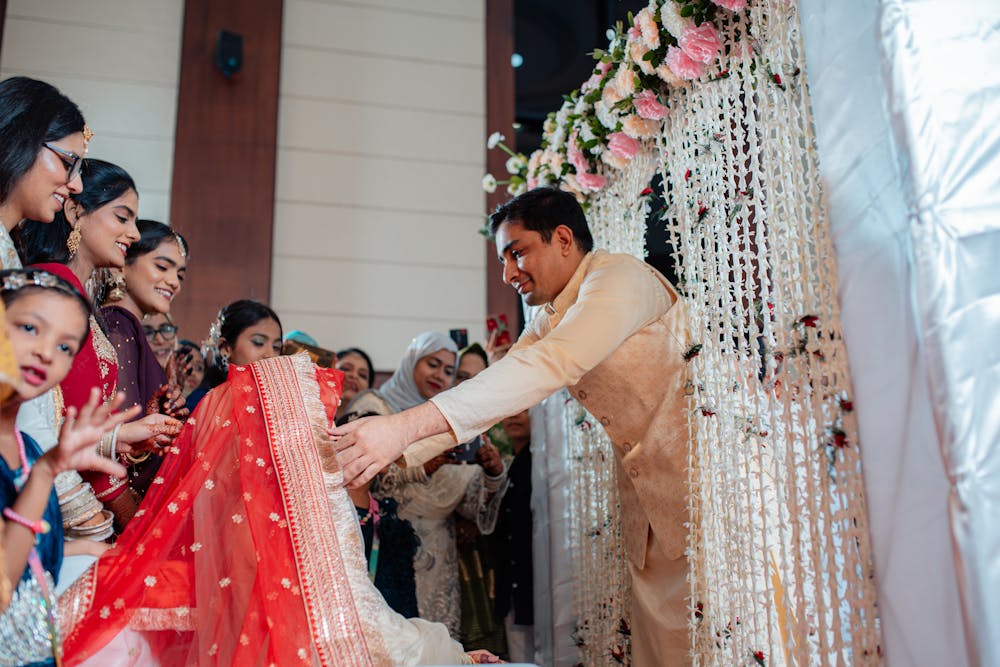 Face reveling of Muslim Bride pic