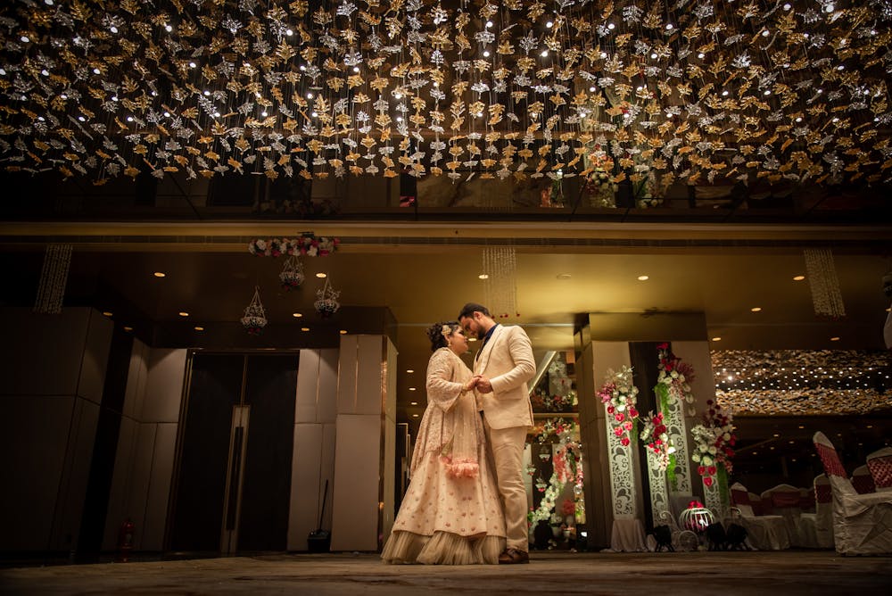 A close romantic pic of Muslim couple