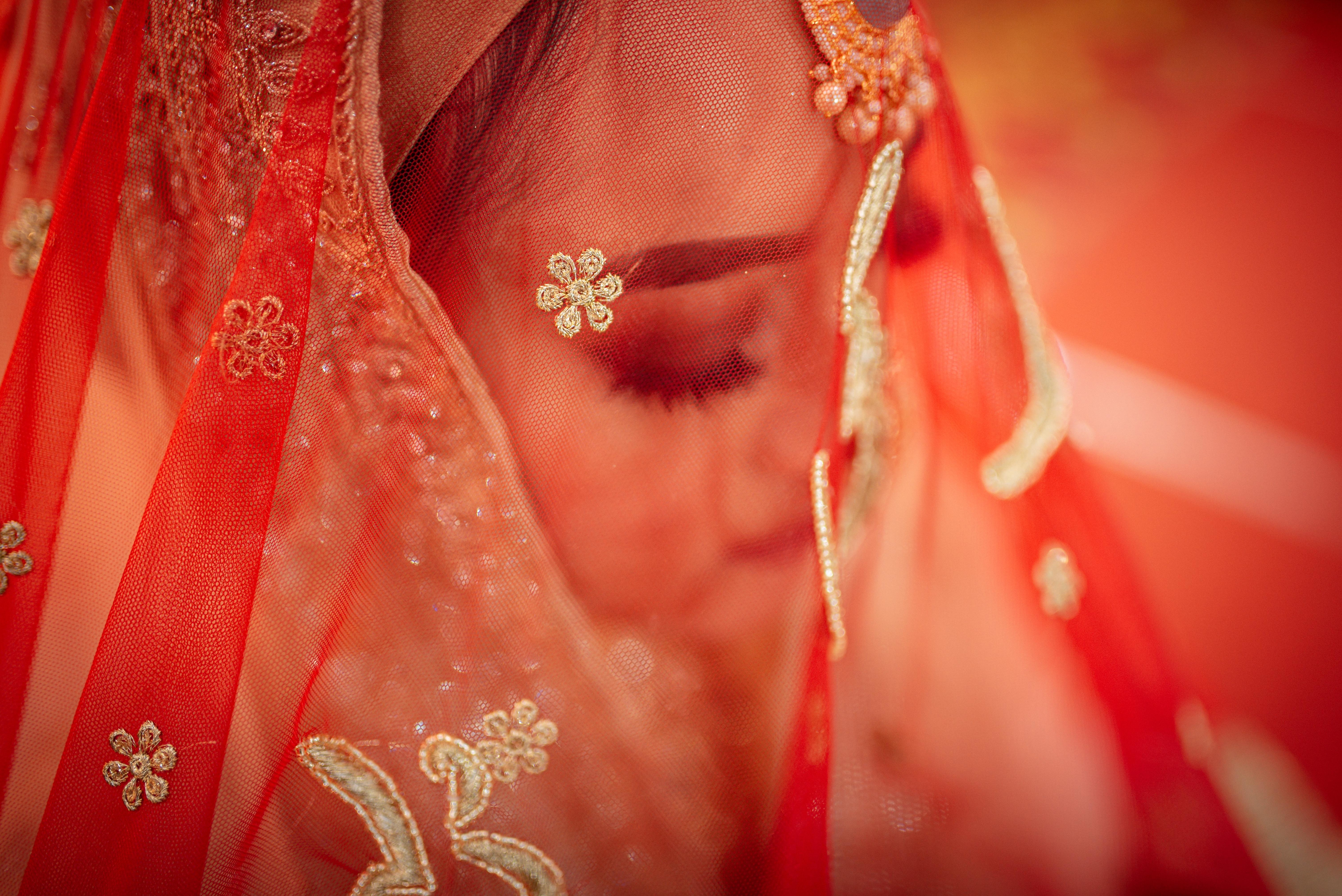 Closeup pic of Muslim bride in veil