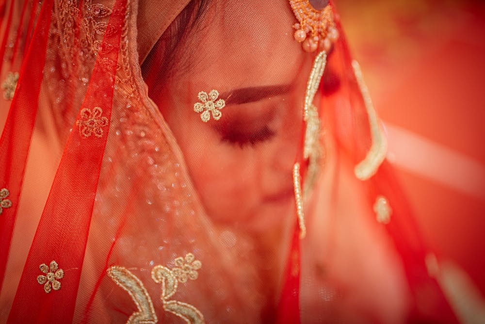 Closeup pic of Muslim bride in veil