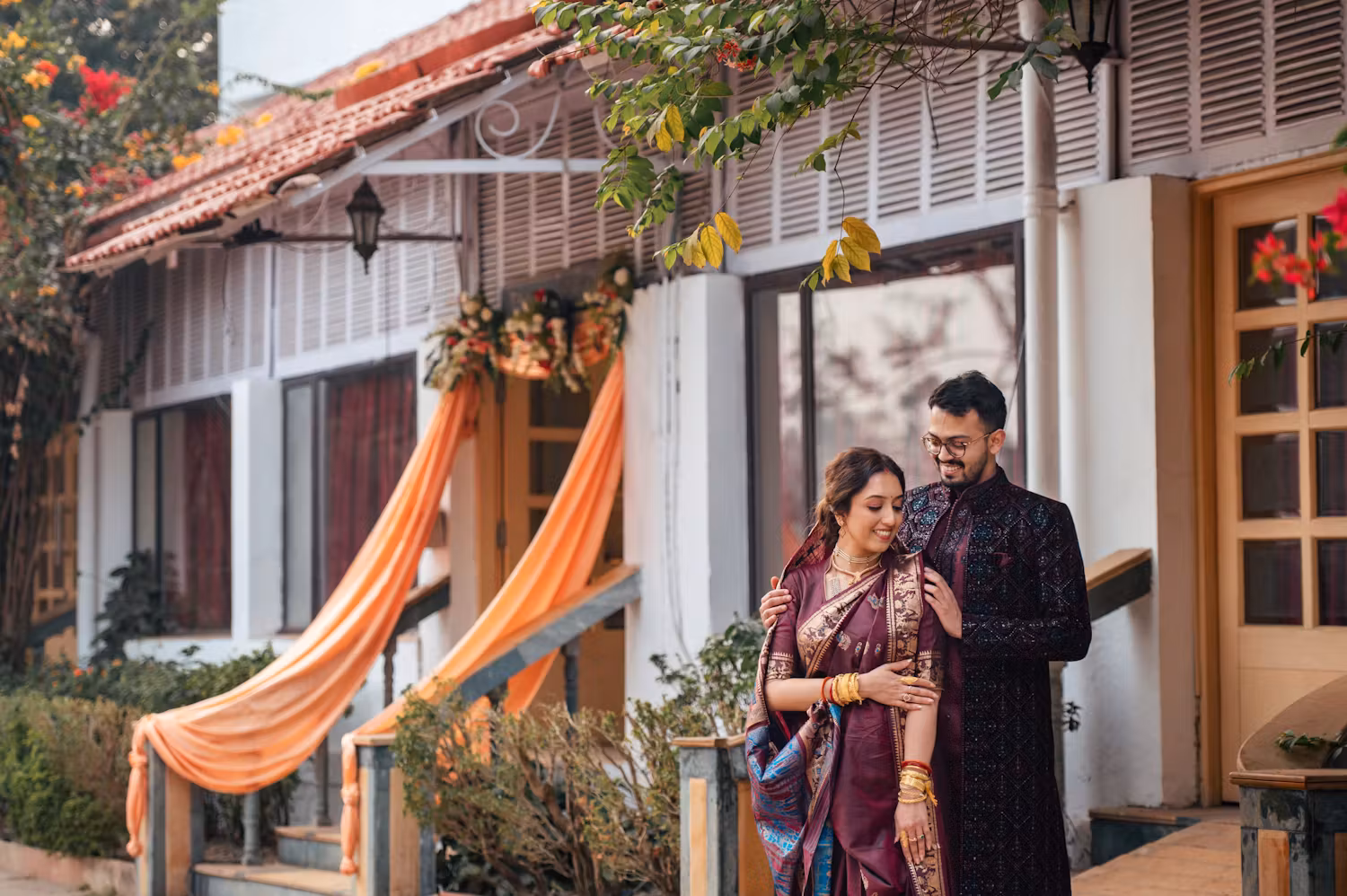 Romantic Pre-wedding pic of Bengali couple