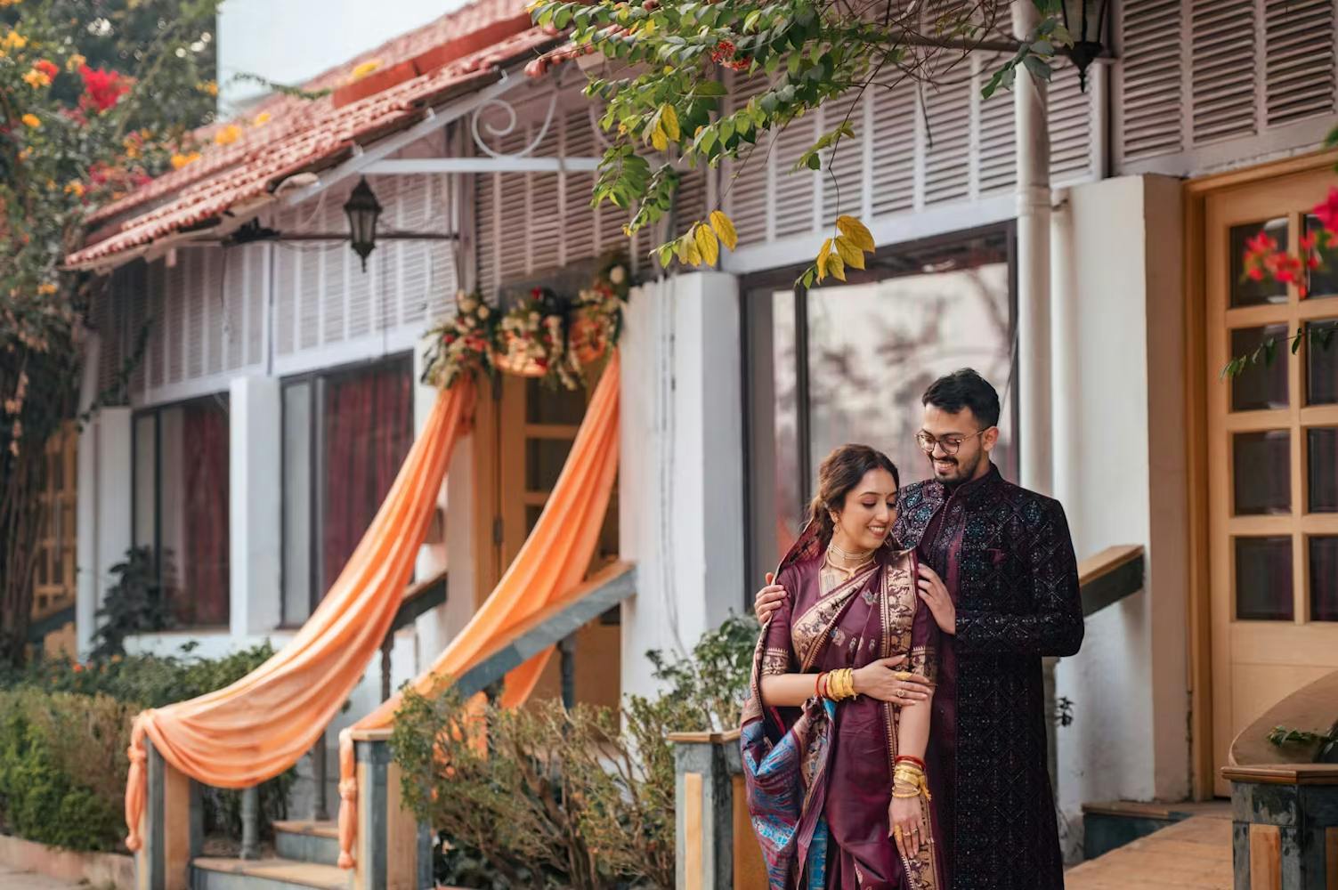 Romantic Pre-wedding pic of Bengali couple