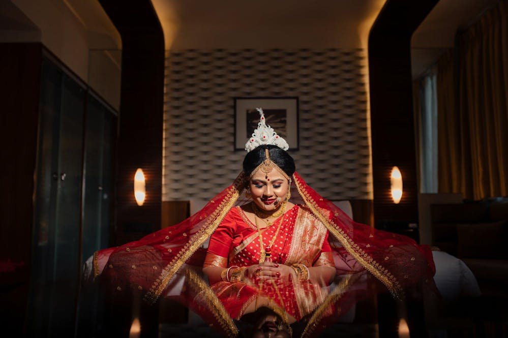 A Bengali Bride in Her Quintessential Banarasi Saree