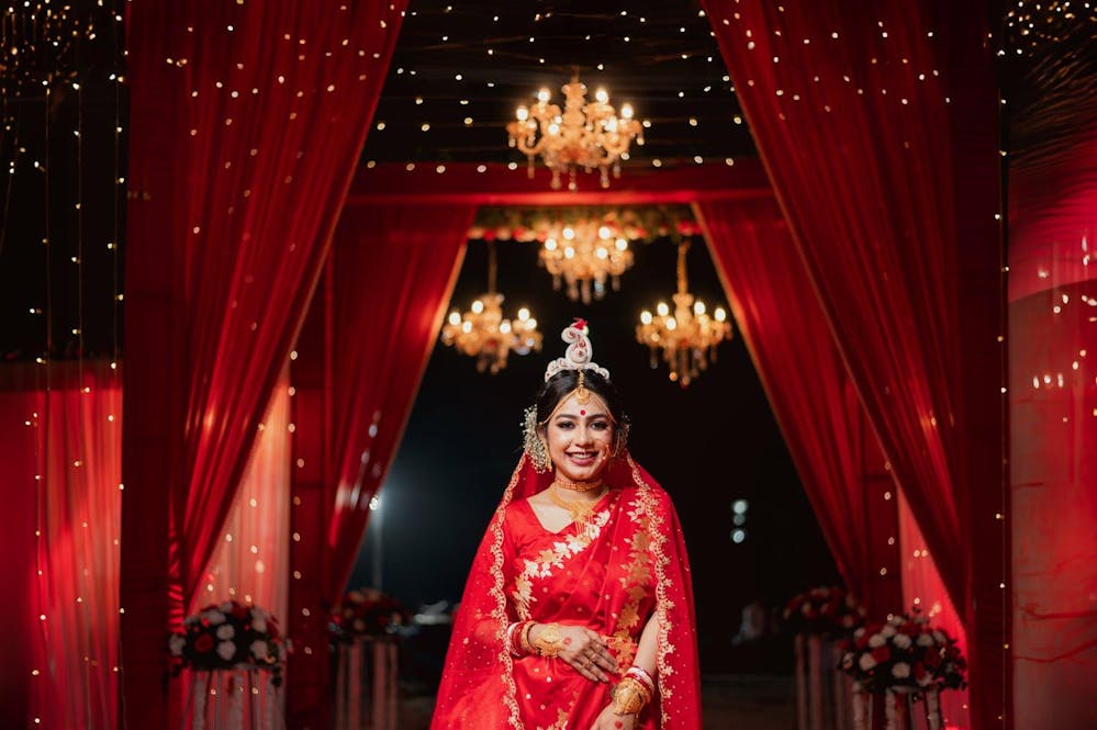 The Traditional Bengali Bride Look in Banarasi Saree