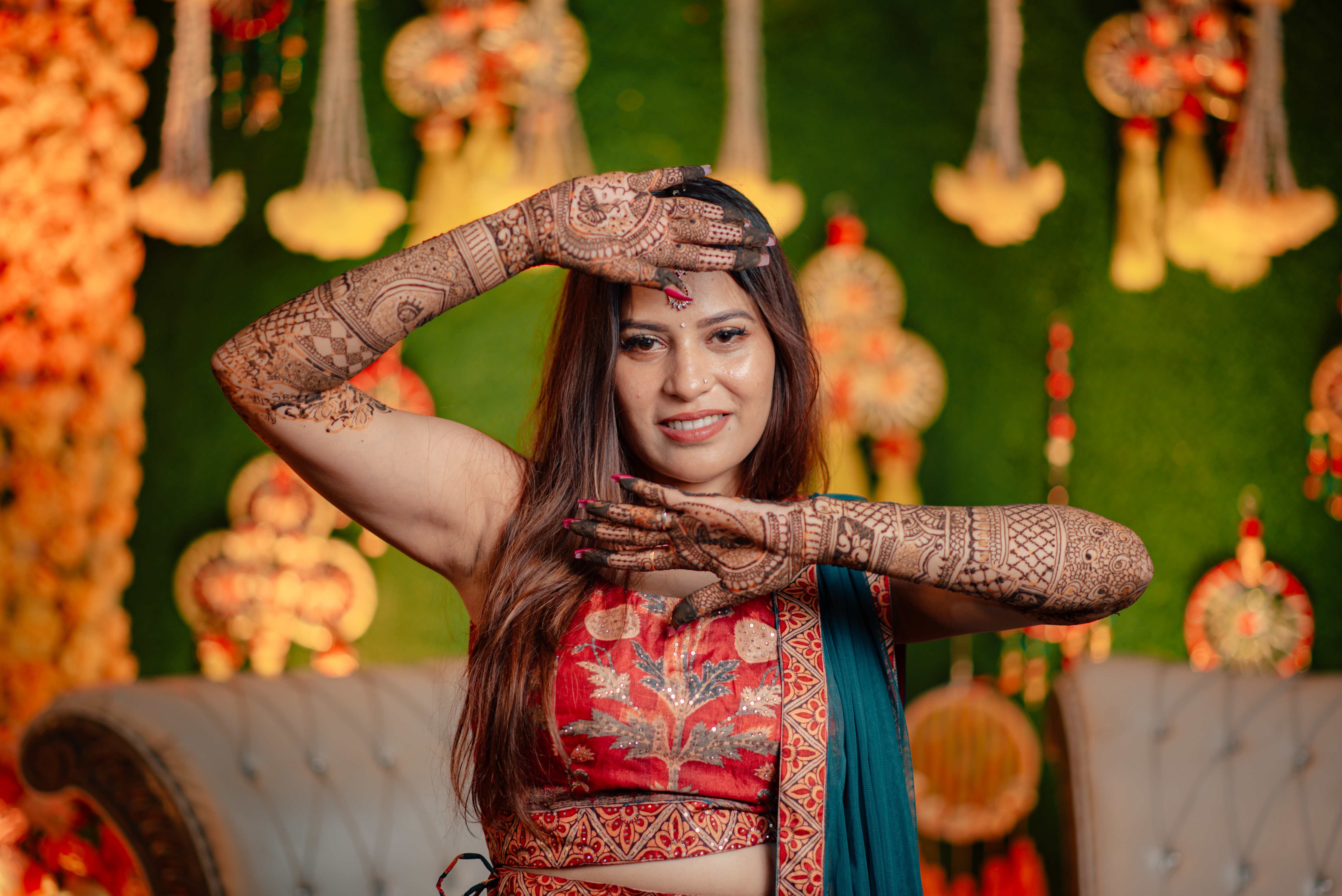 Bridal Mehendi Pose | Memories Designer