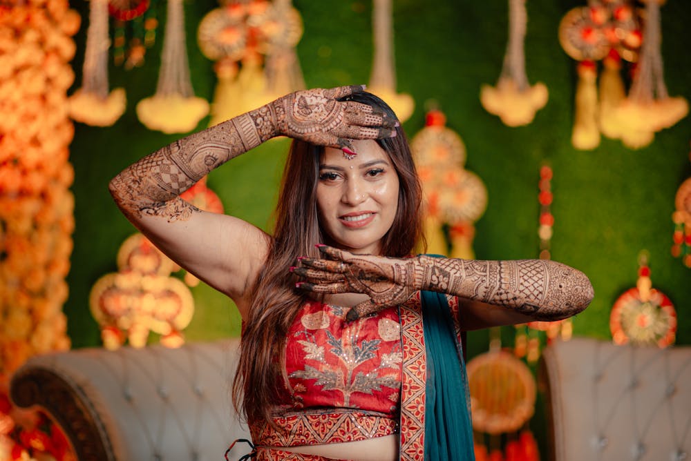 Bridal Mehendi Pose | Memories Designer
