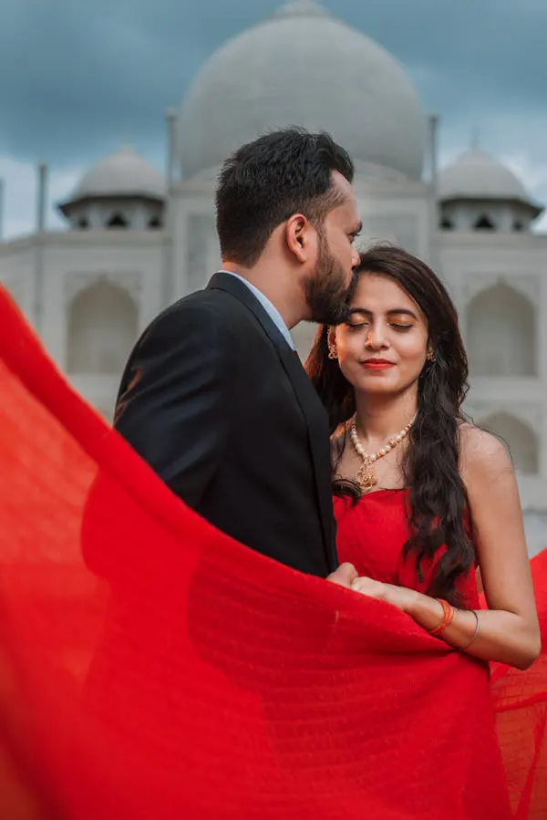 Pre wedding photography pose