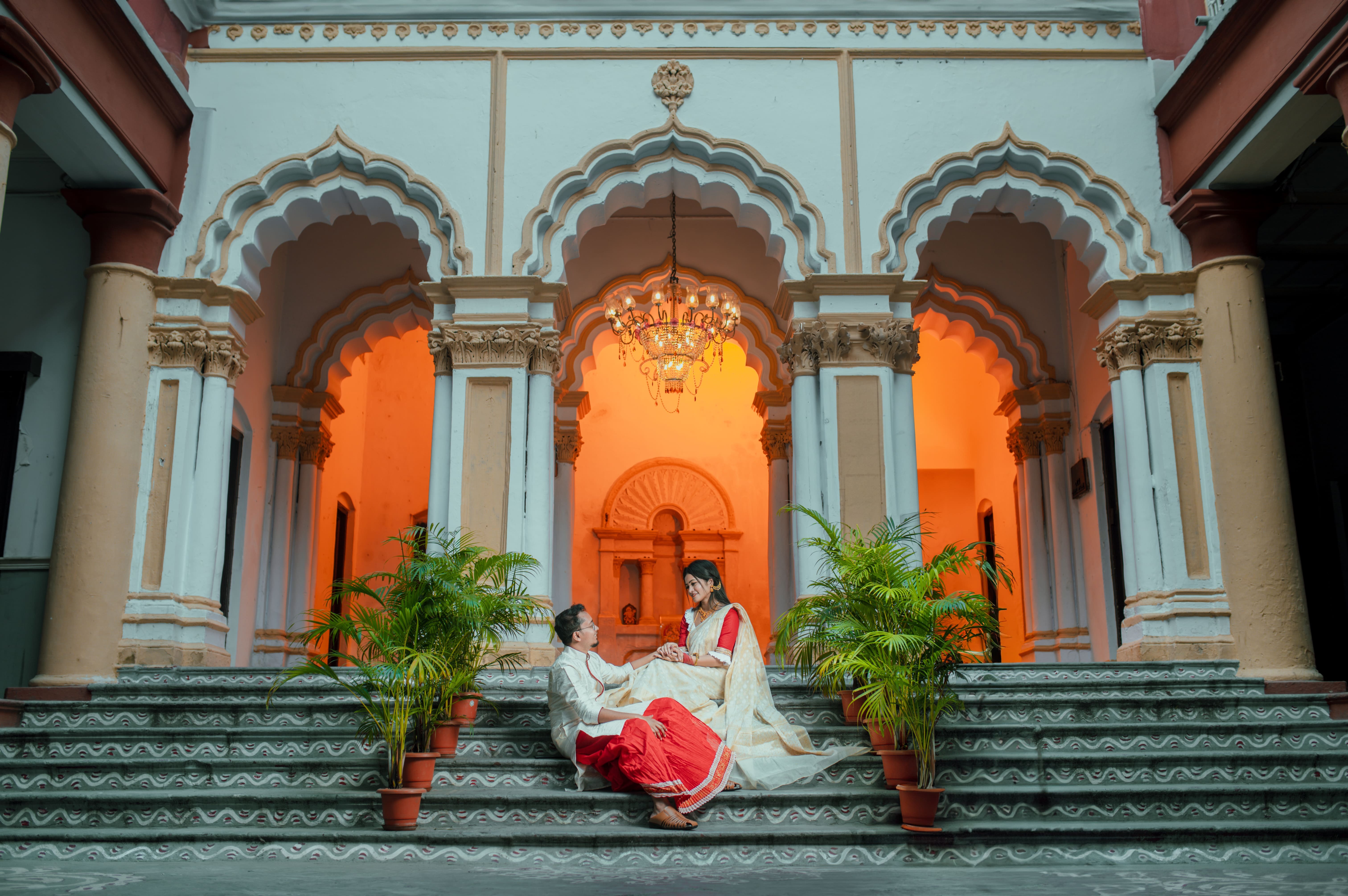 Coupe sitting on verandah in Rajbari in Kolkata for pre wedding shoot pic